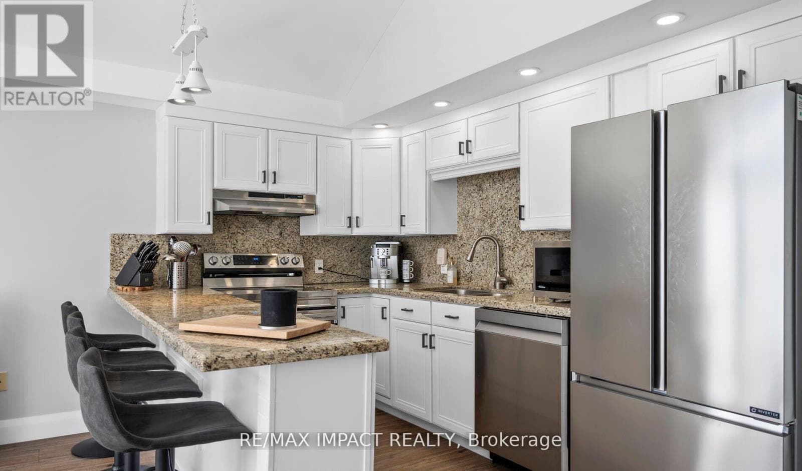 59 CEDAR CREST BEACH ROAD — Clarington (Bowmanville) - Main photo