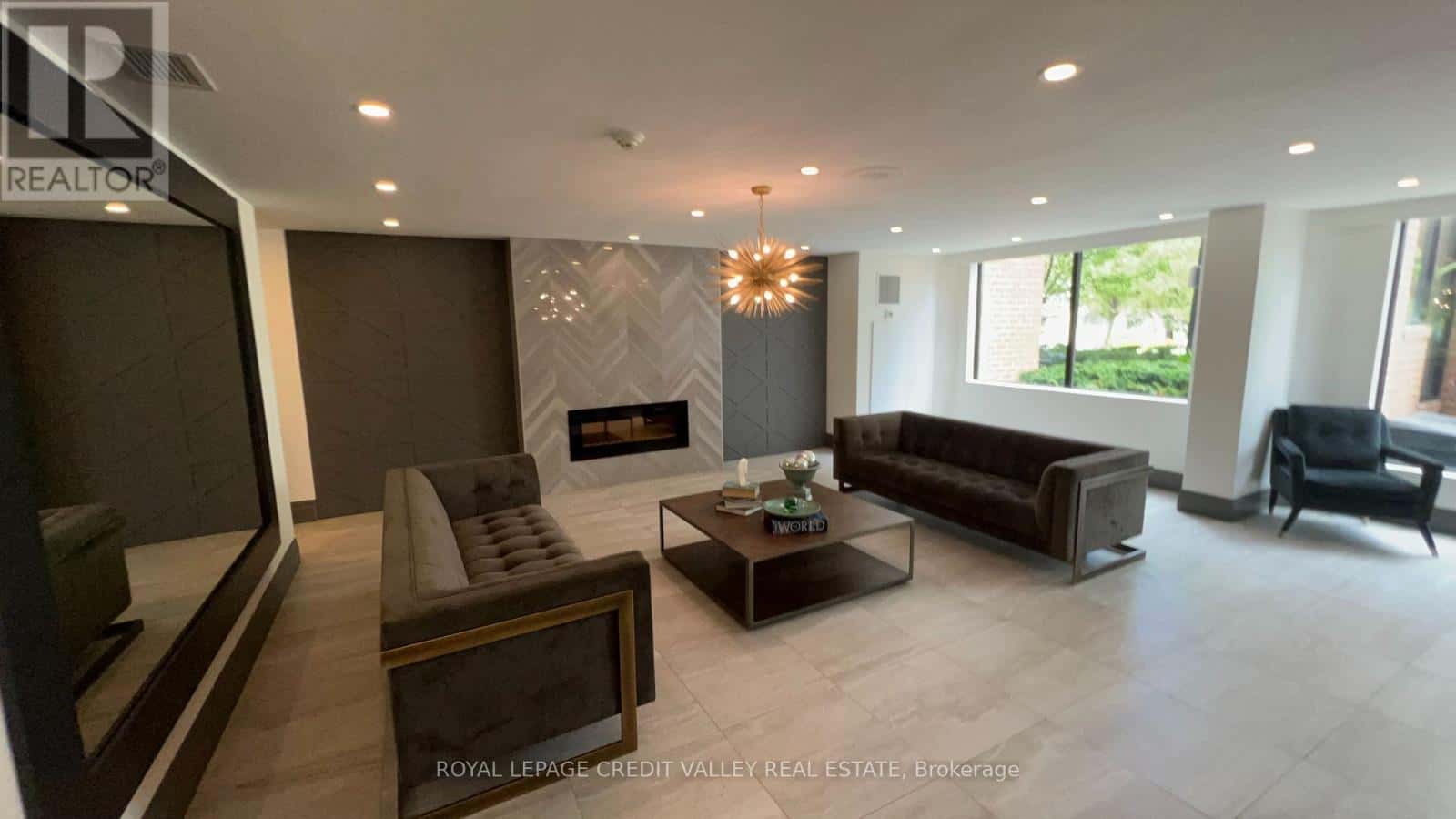 704 - 1270 MAPLE CROSSING BOULEVARD — Burlington (Brant), Ontario - Photo 3 of 56