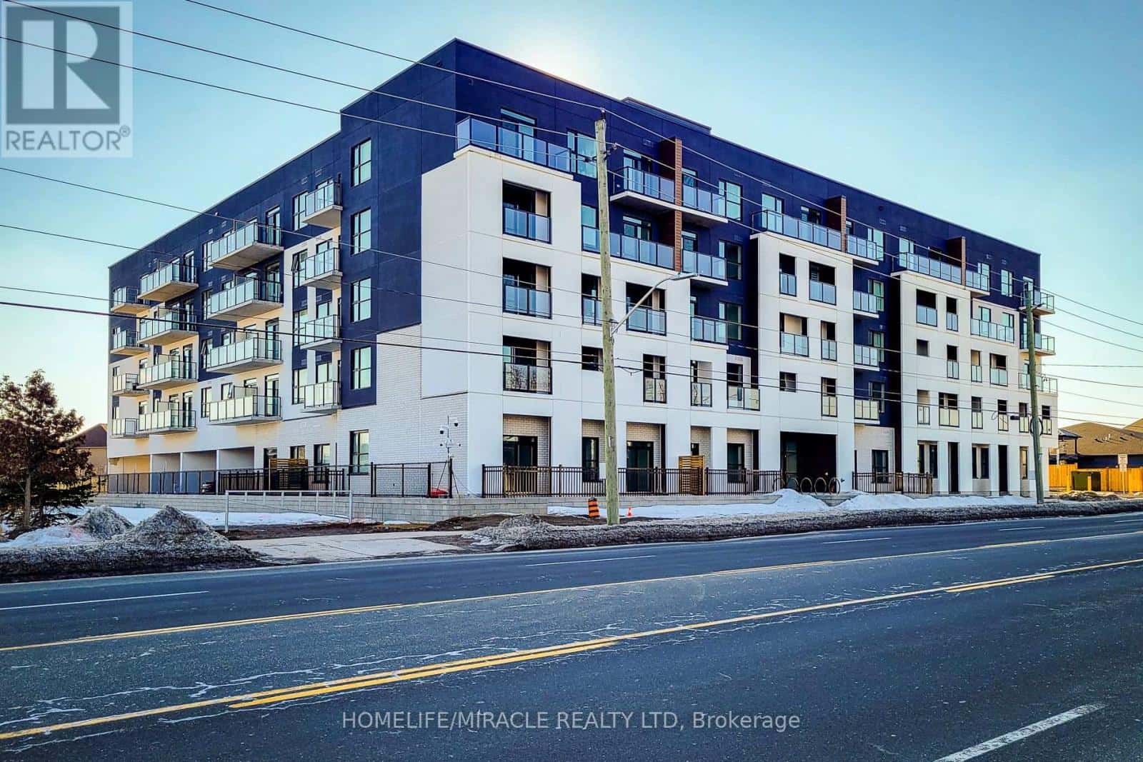 Hamilton (Stoney Creek) — Hamilton (Stoney Creek) - Photo 2 of 31