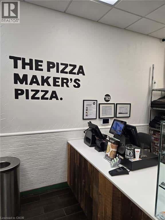 Oakville — Oakville - Photo 2 of 17