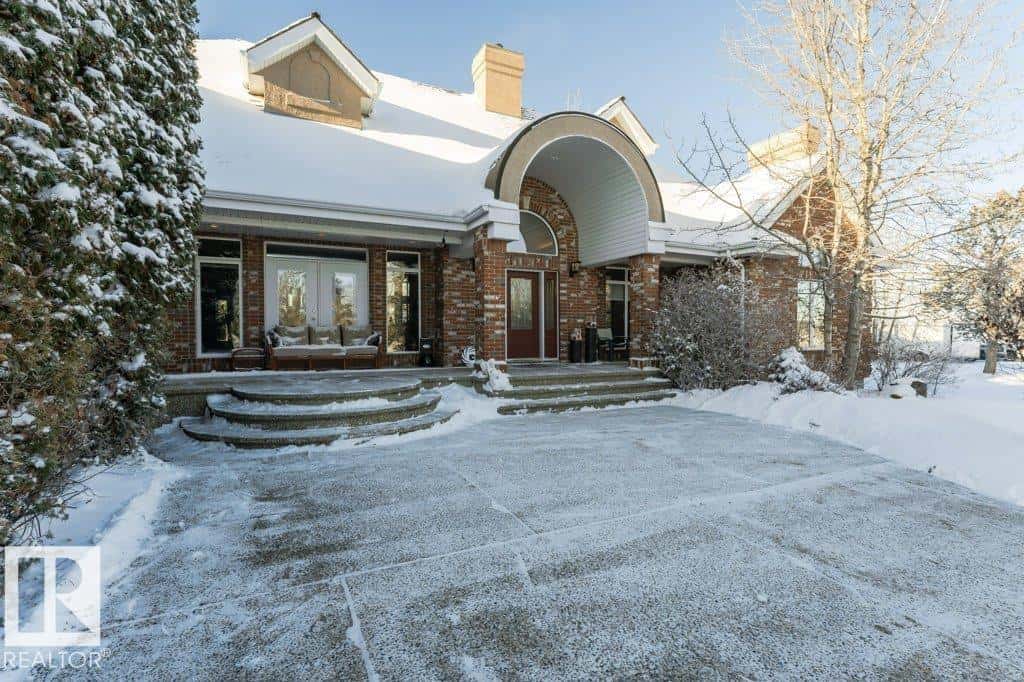 9610 167 ST SW SW — Edmonton, Alberta - Photo 2 of 59