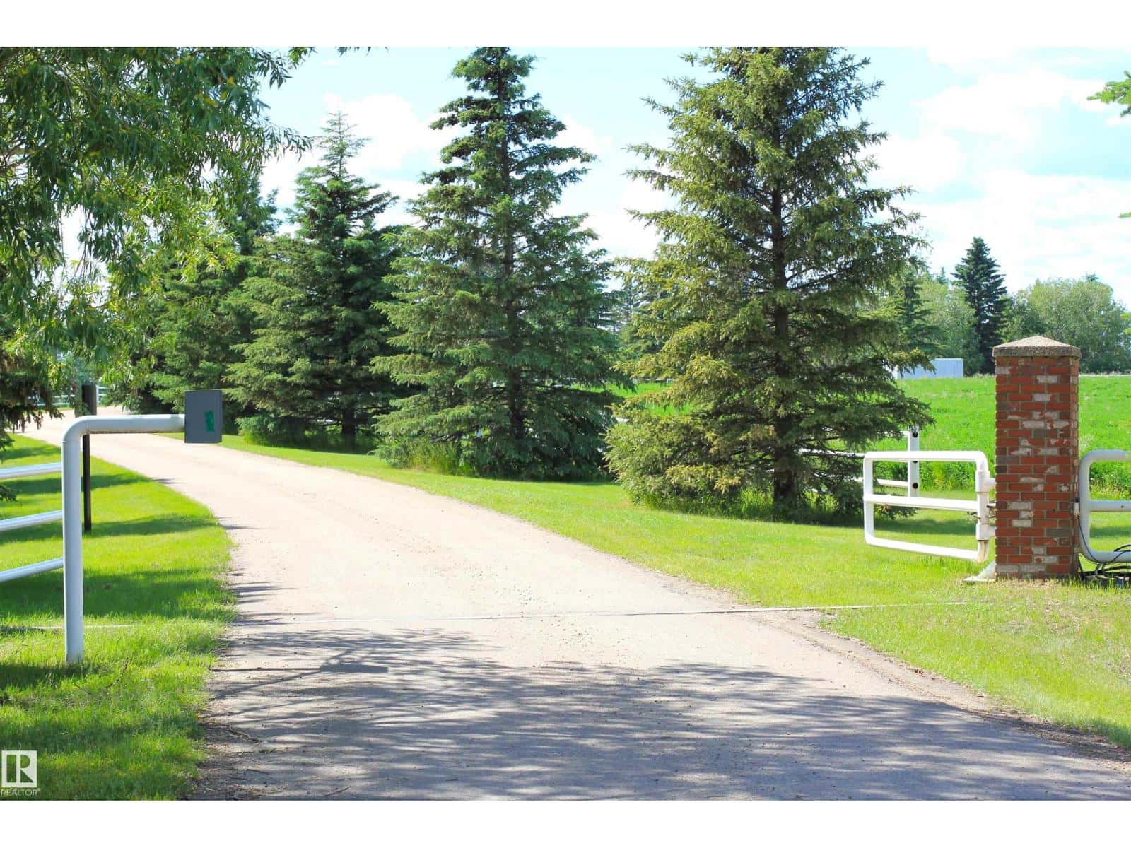 9610 167 ST SW SW — Edmonton, Alberta - Photo 3 of 59