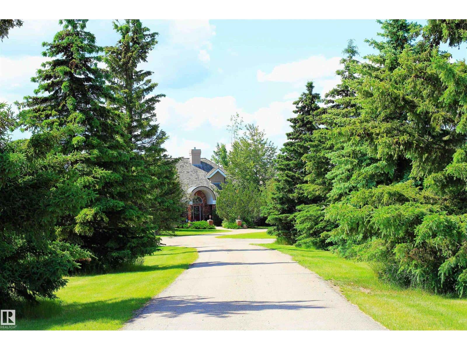 9610 167 ST SW SW — Edmonton, Alberta - Photo 4 of 59