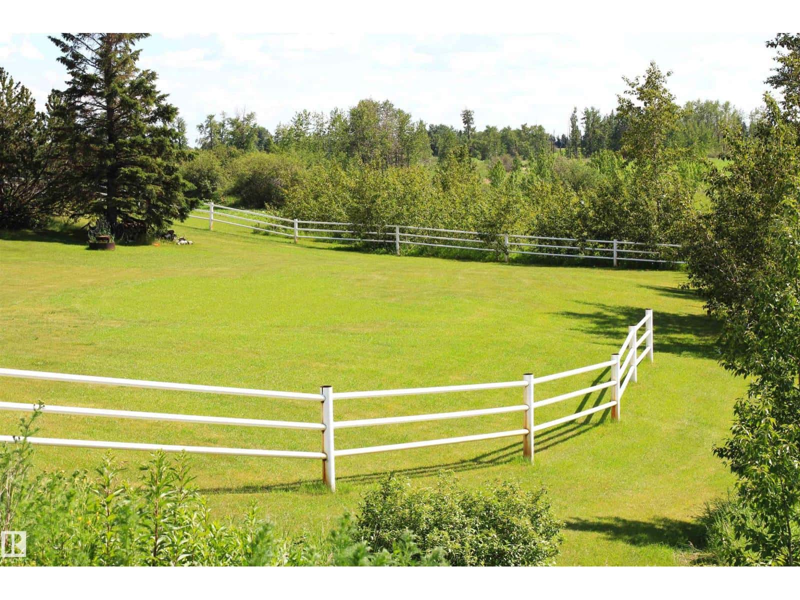 9610 167 ST SW SW — Edmonton, Alberta - Photo 5 of 59