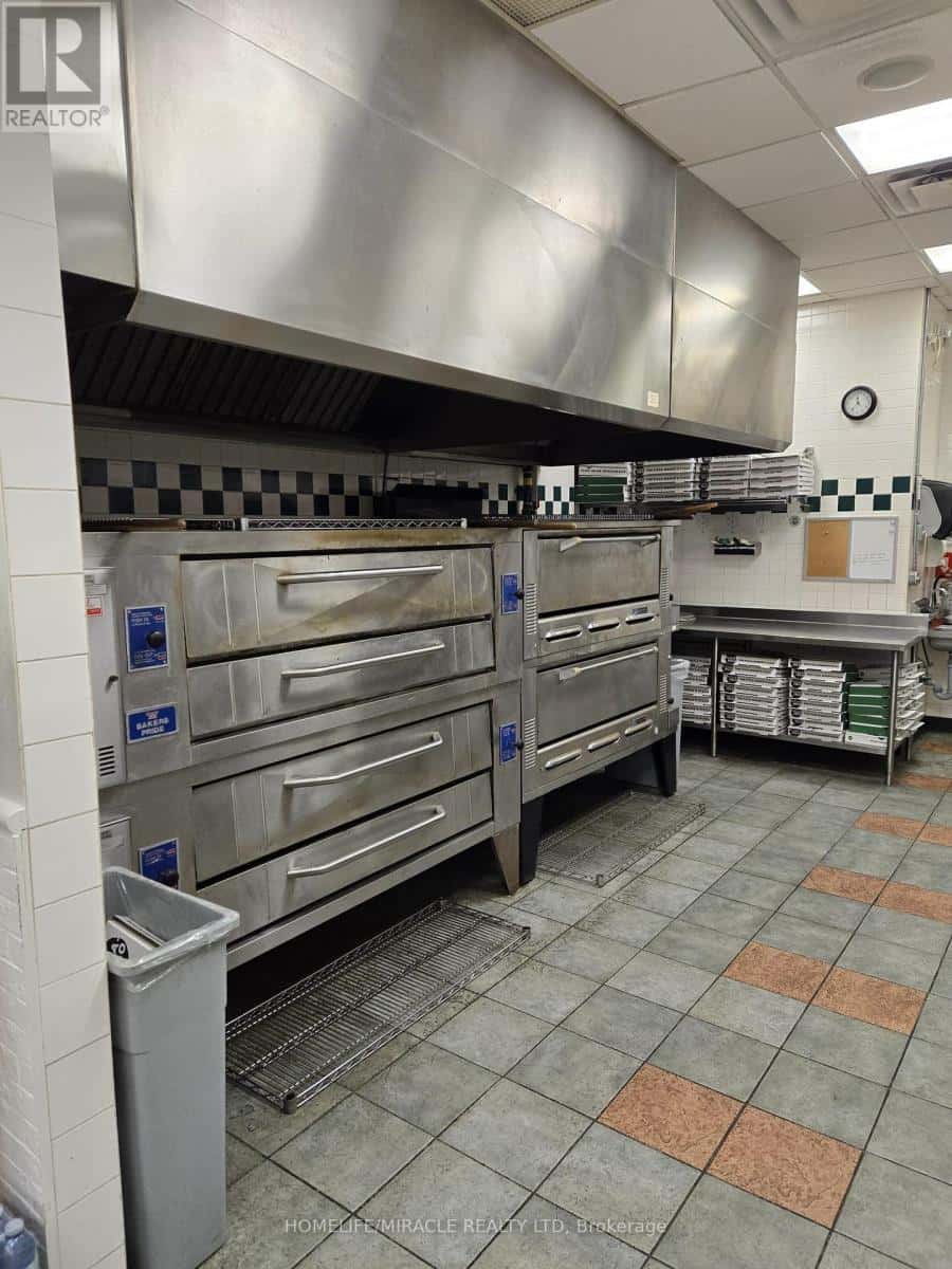 Oakville (WC Wedgewood Creek) — Oakville (WC Wedgewood Creek) - Photo 2 of 17