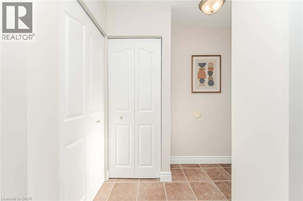 17 WHITE OWL Crescent — Brantford, Ontario - Photo 3 of 48