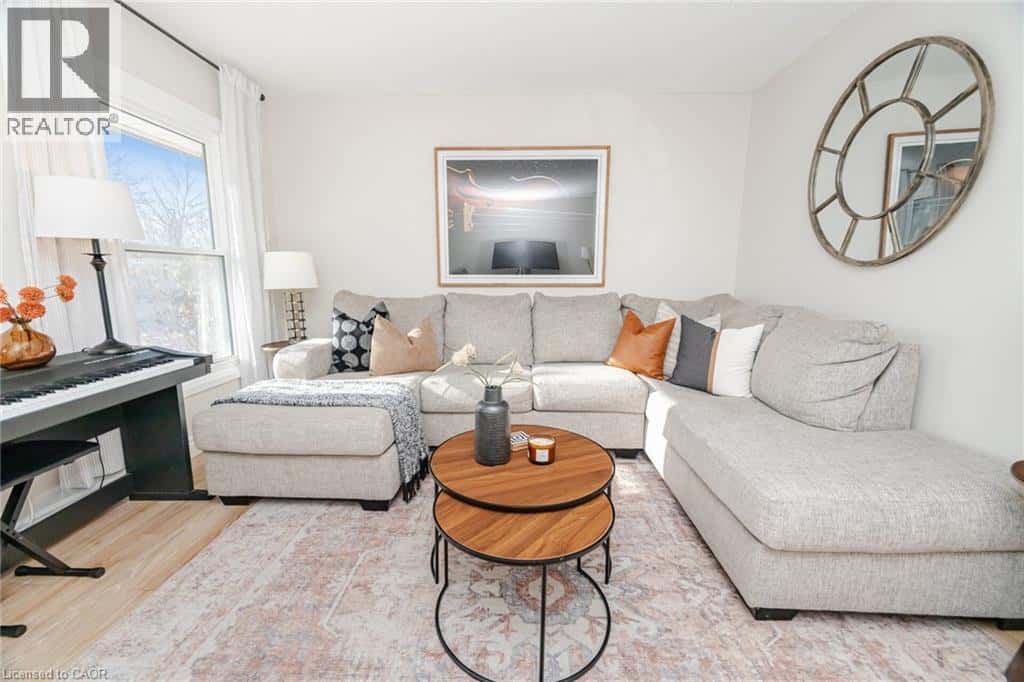 17 WHITE OWL Crescent — Brantford, Ontario - Photo 5 of 48