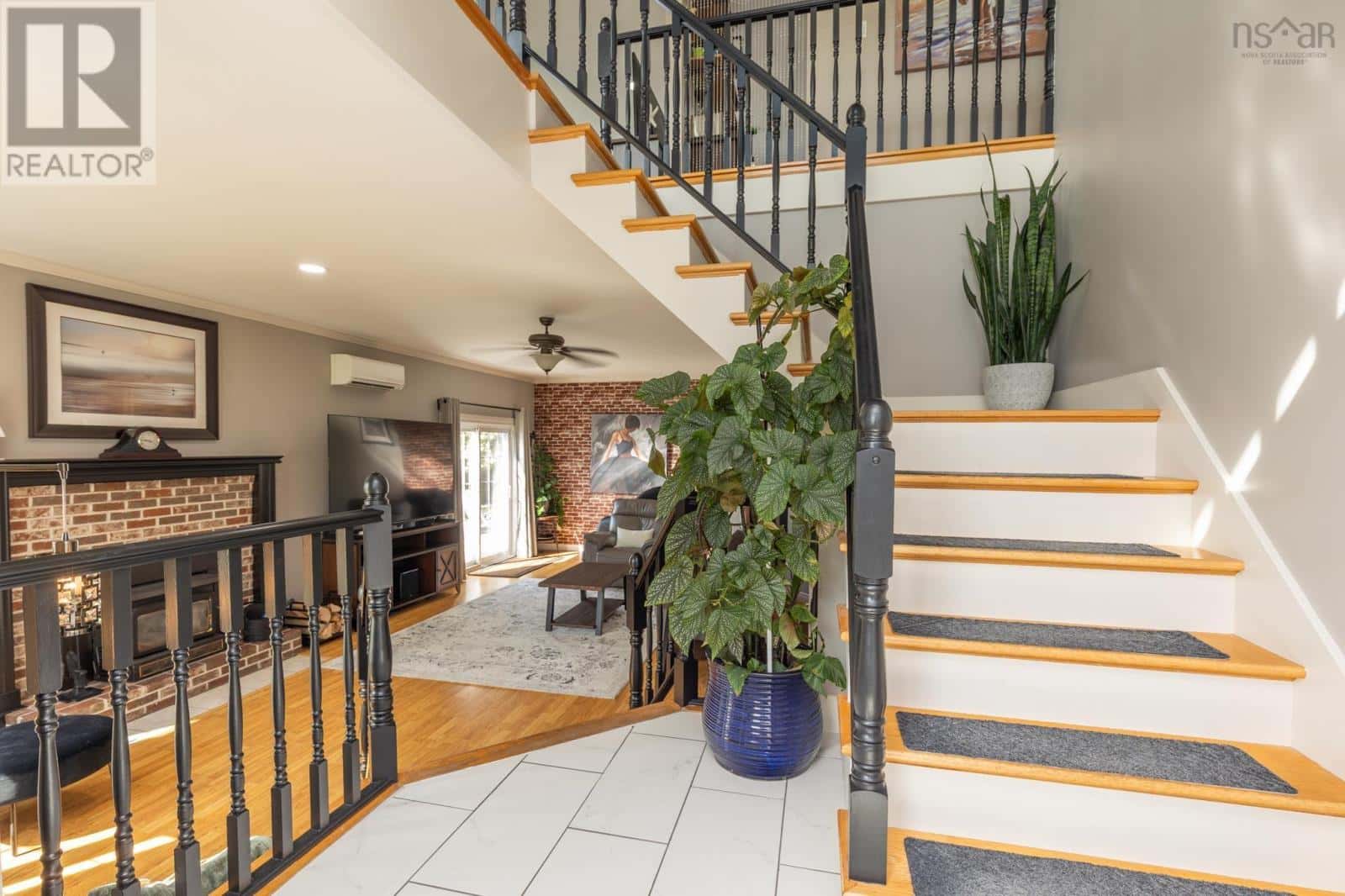 35 Sprucewood Drive — Yarmouth, Nova Scotia - Photo 4 of 50