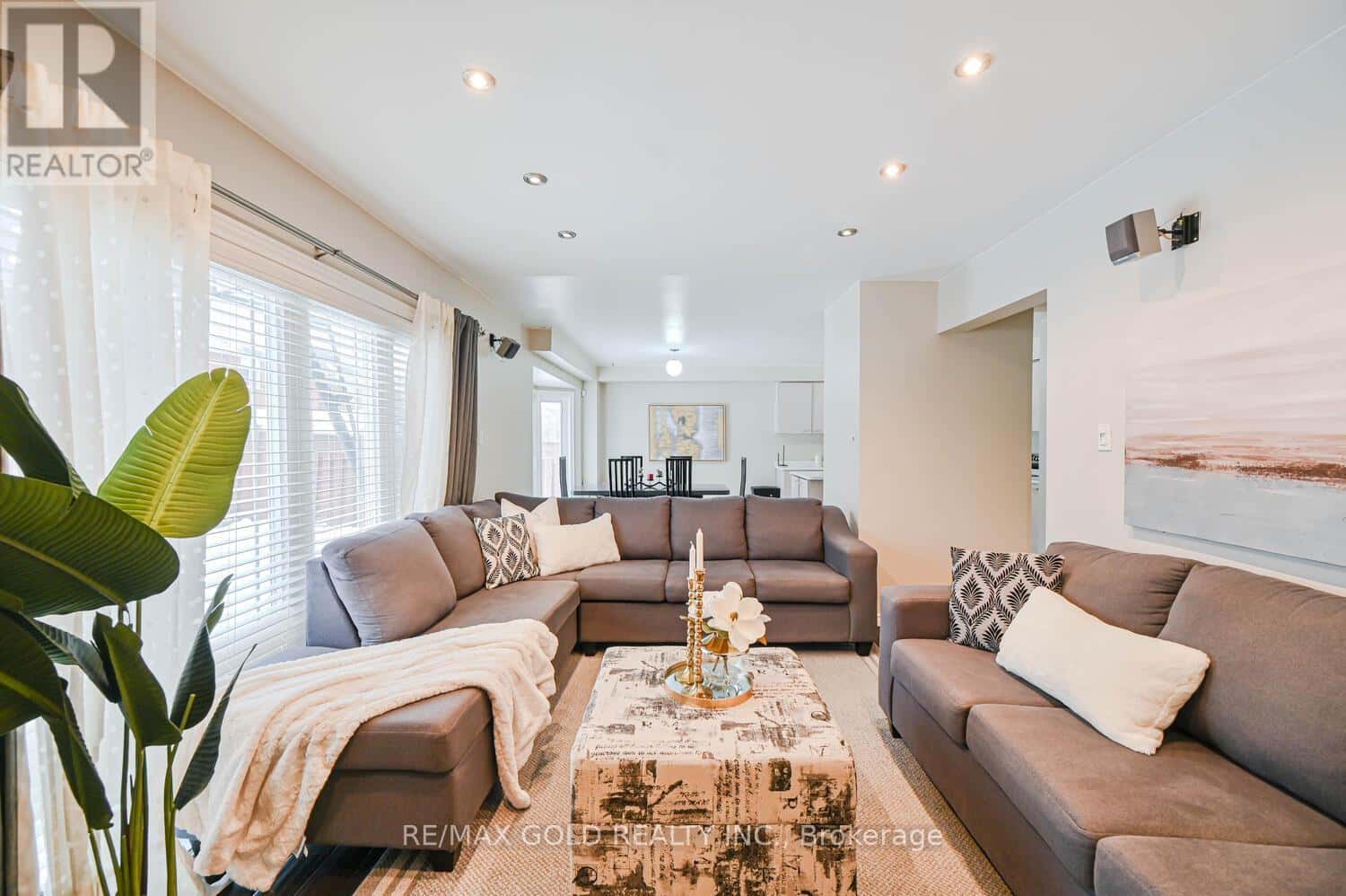 30 FOXTAIL ROAD — Brampton (Sandringham-Wellington), Ontario - Photo 4 of 41