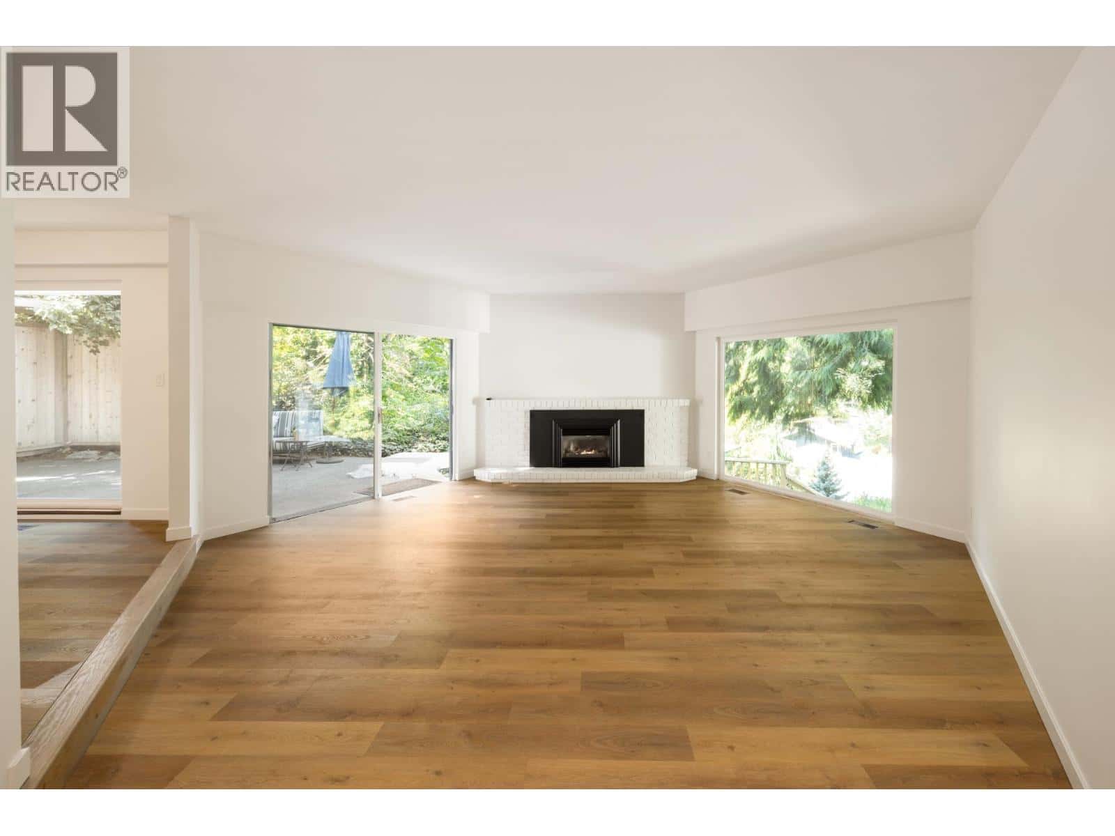 5733 BLUEBELL DRIVE — West Vancouver, British Columbia - Photo 5 of 40