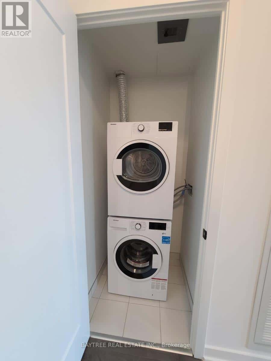 Toronto (Regent Park) — Toronto (Regent Park) - Photo 4 of 10