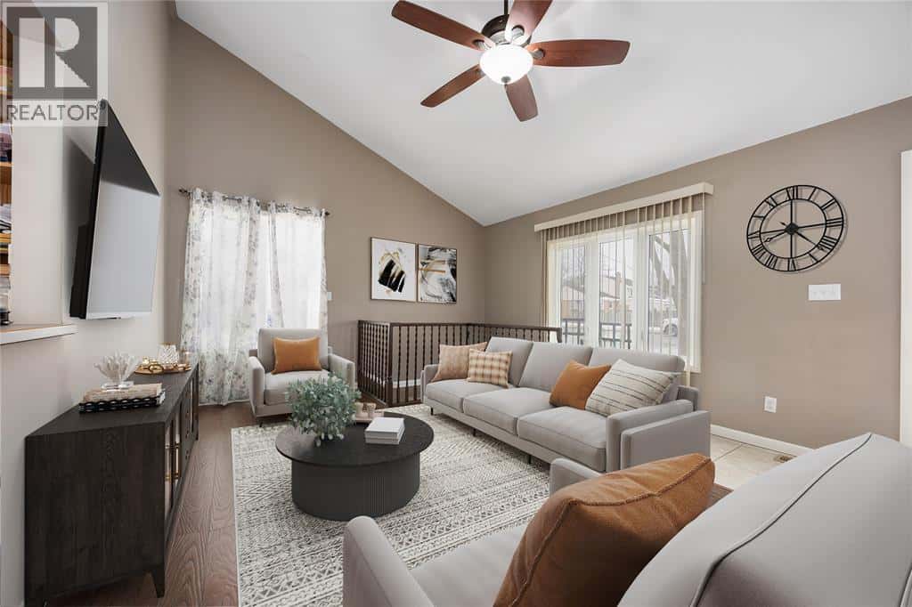 456 Murray STREET — St Clair, Ontario - Photo 2 of 25