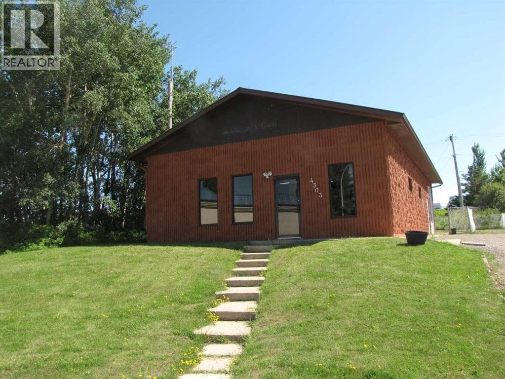 4303 and 4301 49 Street — Innisfail, Alberta - Main photo