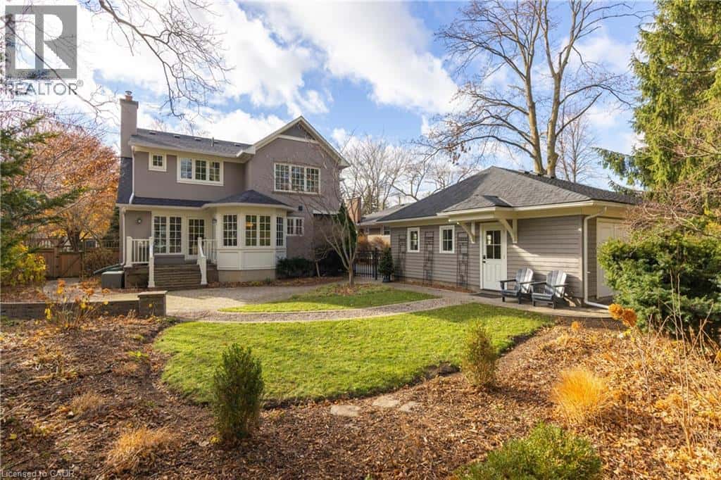 247 DOUGLAS Avenue — Oakville, Ontario - Photo 5 of 43