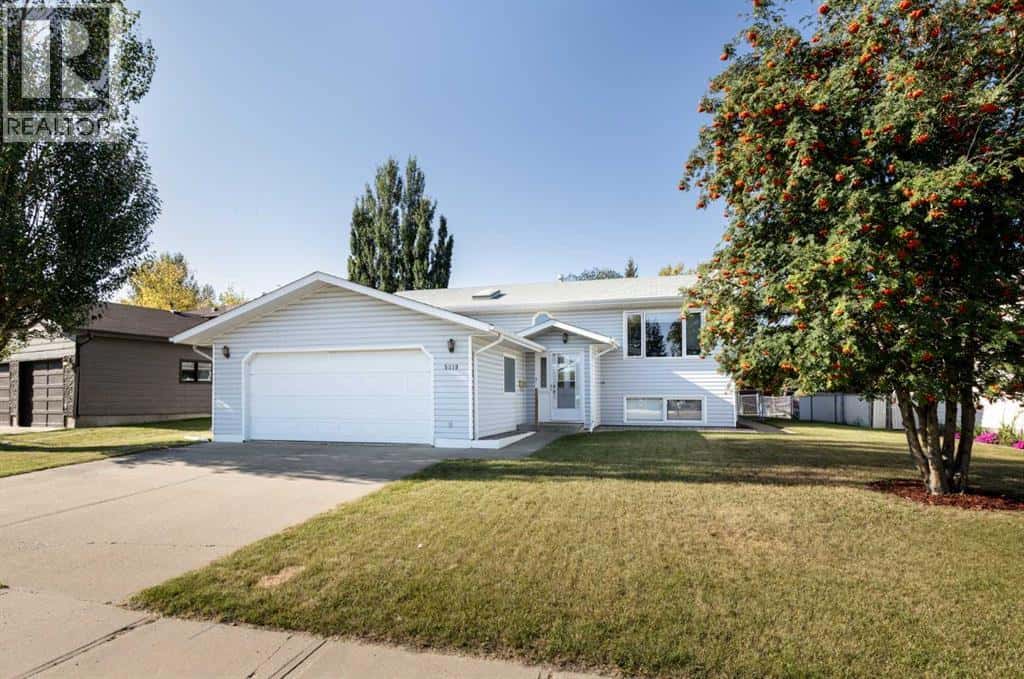 5319 37 Street — Innisfail, Alberta - Photo 2 of 50