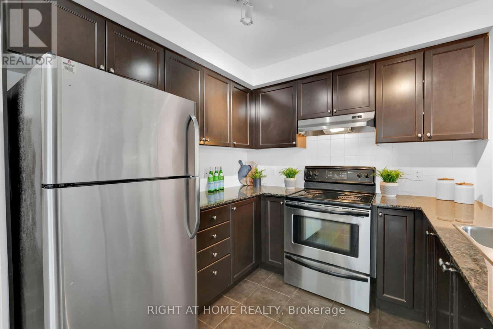 710 - 2 MAISON PARC COURT — Vaughan (Lakeview Estates), Ontario - Photo 4 of 23