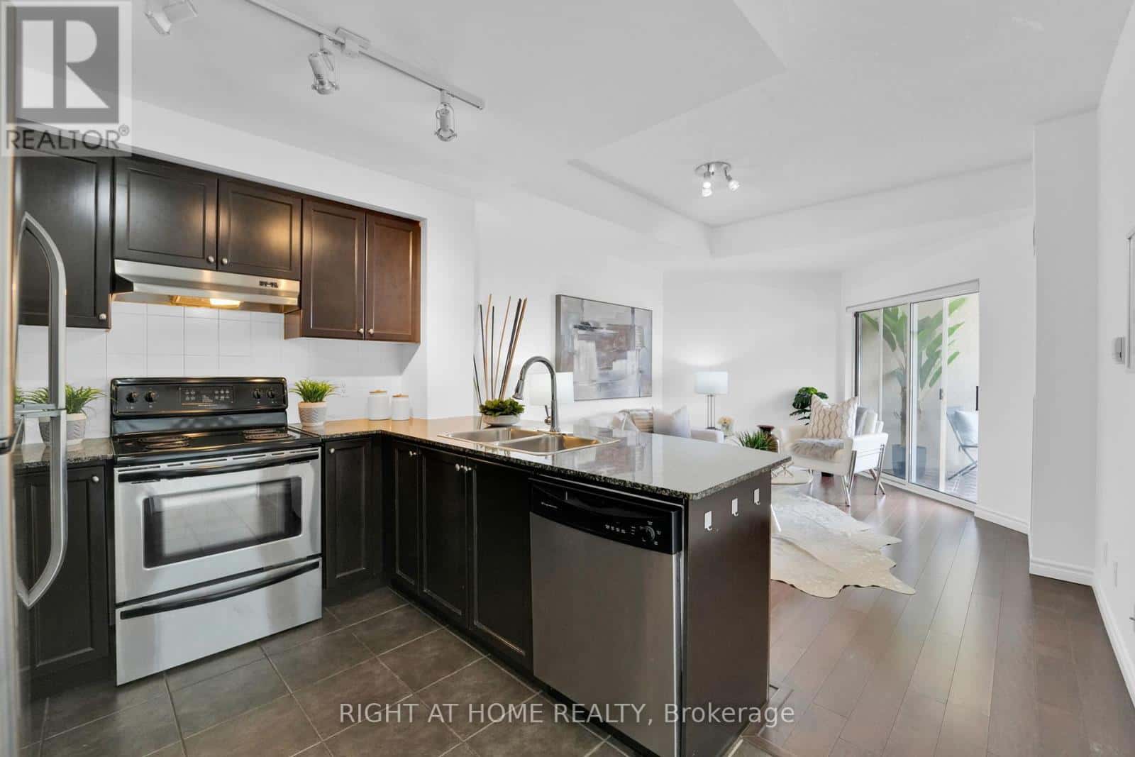 710 - 2 MAISON PARC COURT — Vaughan (Lakeview Estates), Ontario - Photo 3 of 23