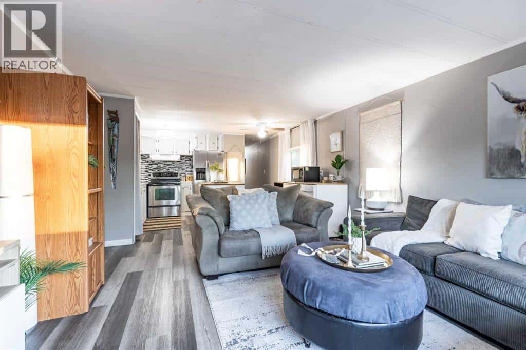 96 Anson Avenue SW — Medicine Hat, Alberta - Photo 5 of 26