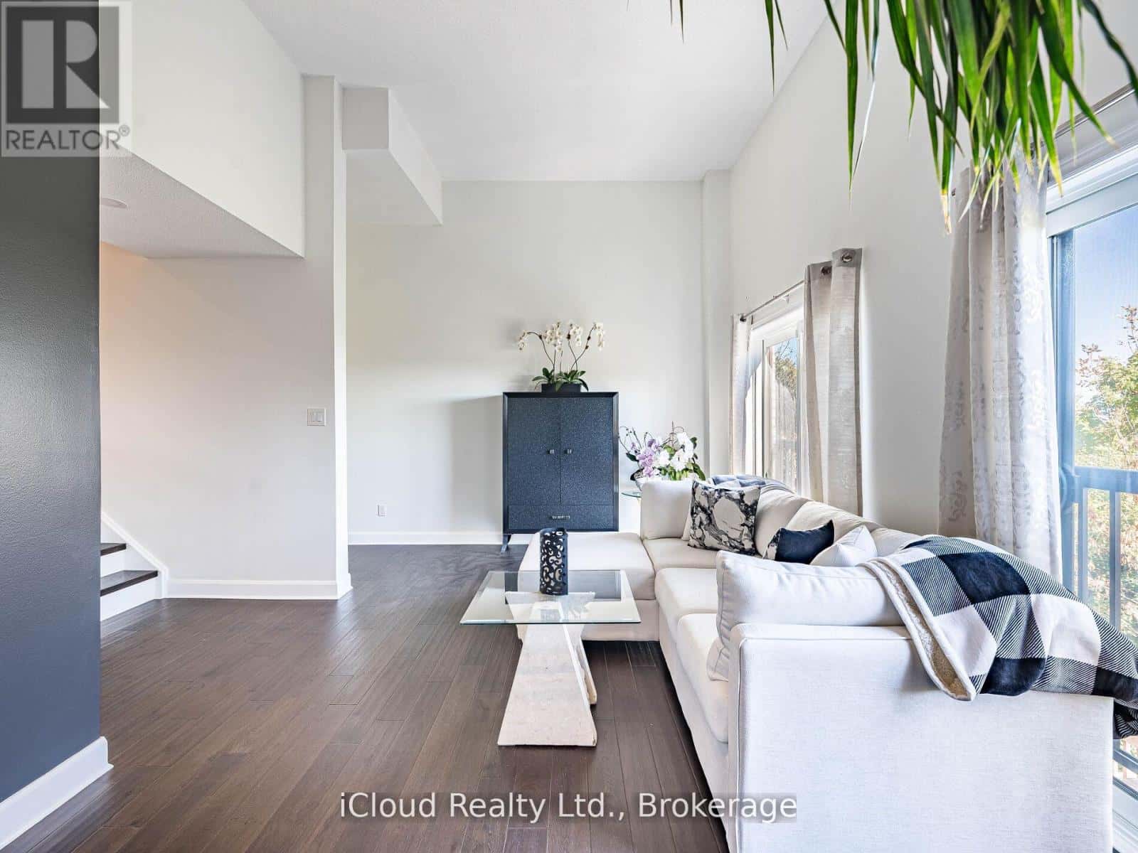 16 - 1100 QUEENS AVENUE — Oakville (CP College Park), Ontario - Photo 5 of 100