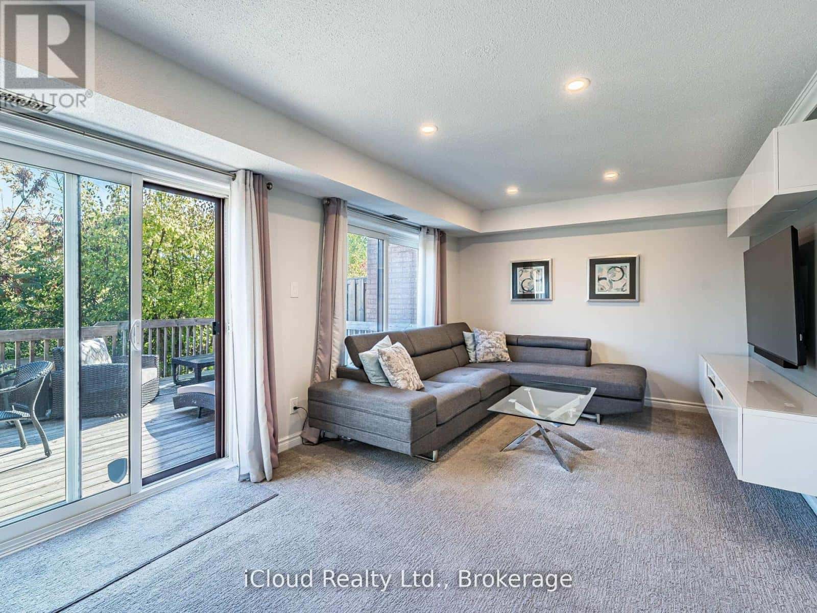 16 - 1100 QUEENS AVENUE — Oakville (CP College Park), Ontario - Photo 3 of 100