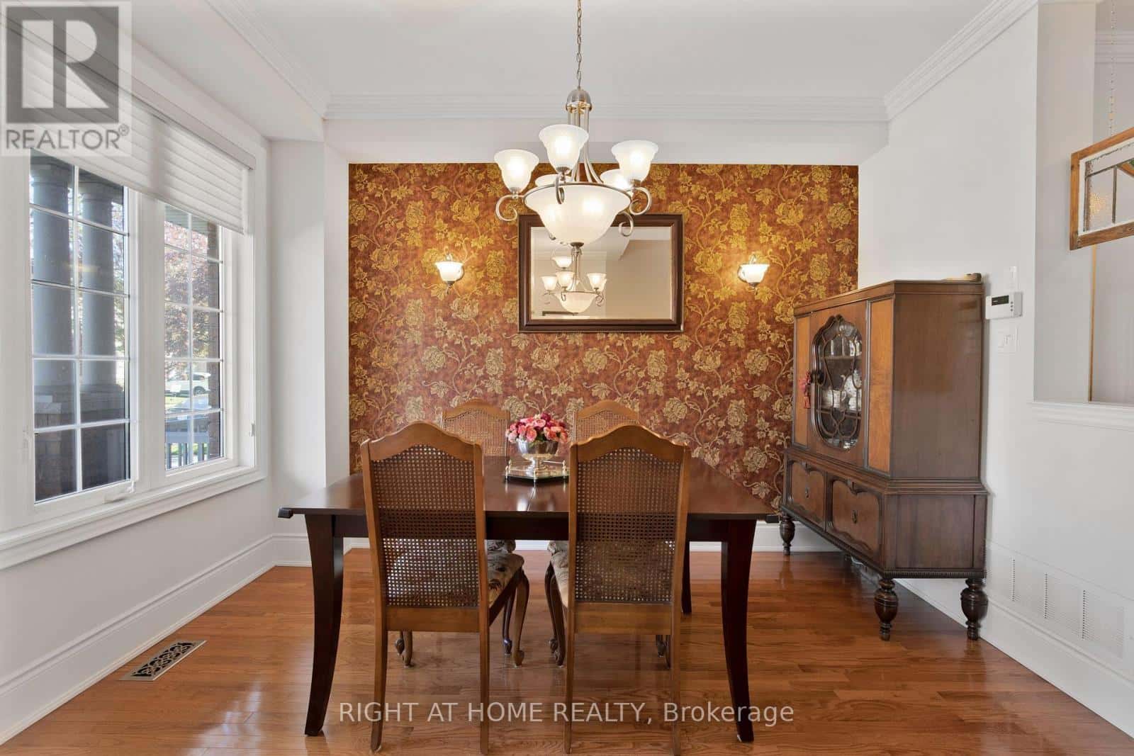 3351 HAYHURST CRESCENT — Oakville (BR Bronte), Ontario - Photo 5 of 38