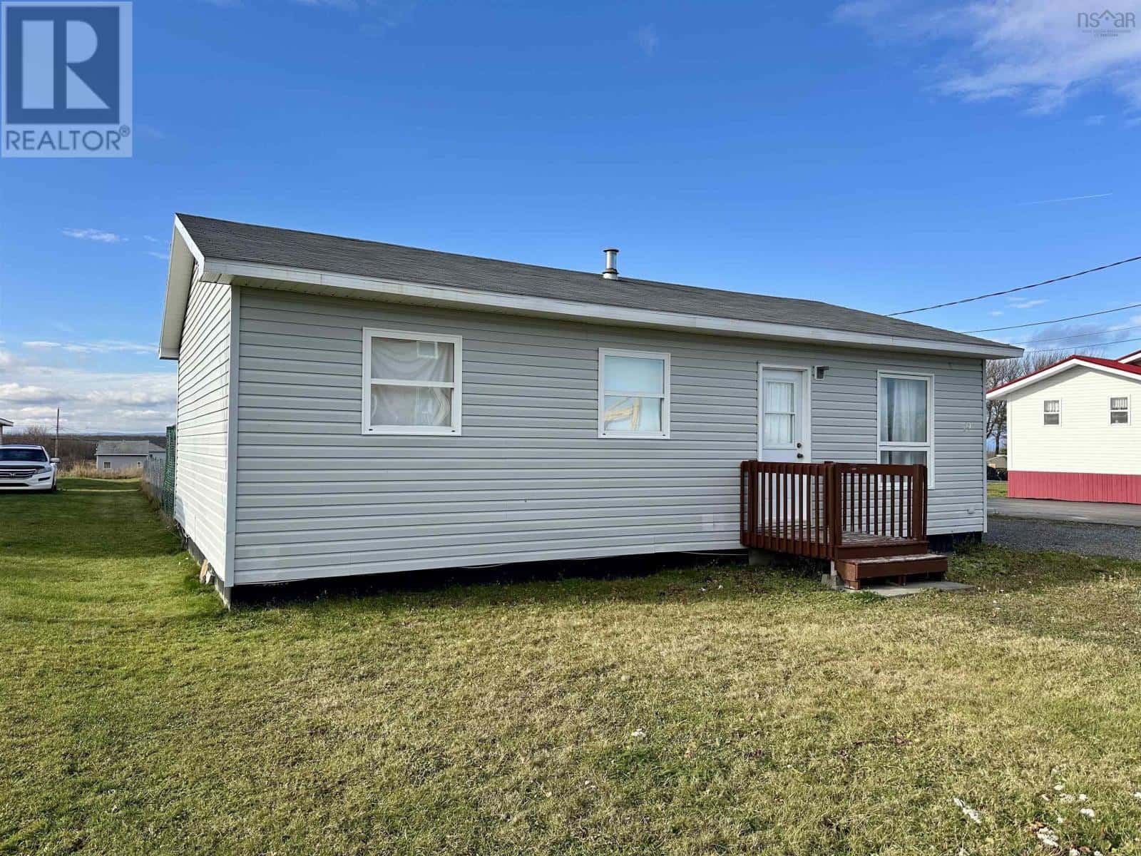 19 Peck Street — Sydney Mines, Nova Scotia - Photo 2 of 20