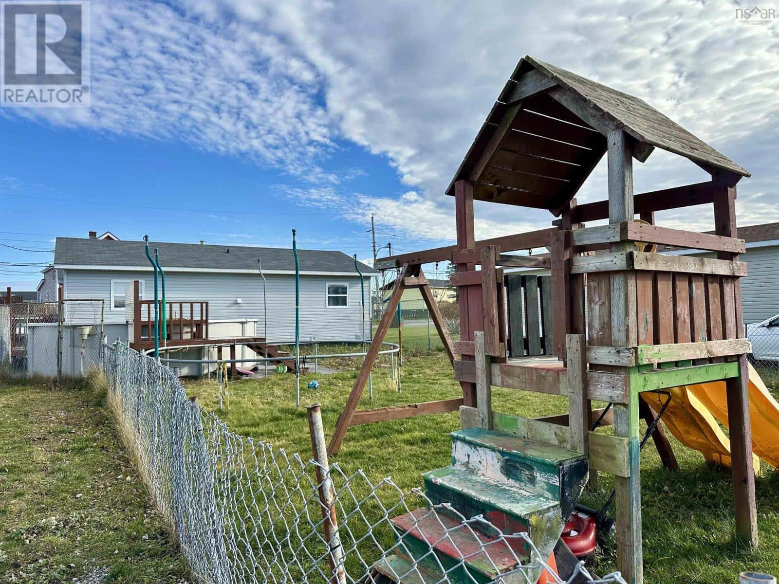 19 Peck Street — Sydney Mines, Nova Scotia - Photo 3 of 20