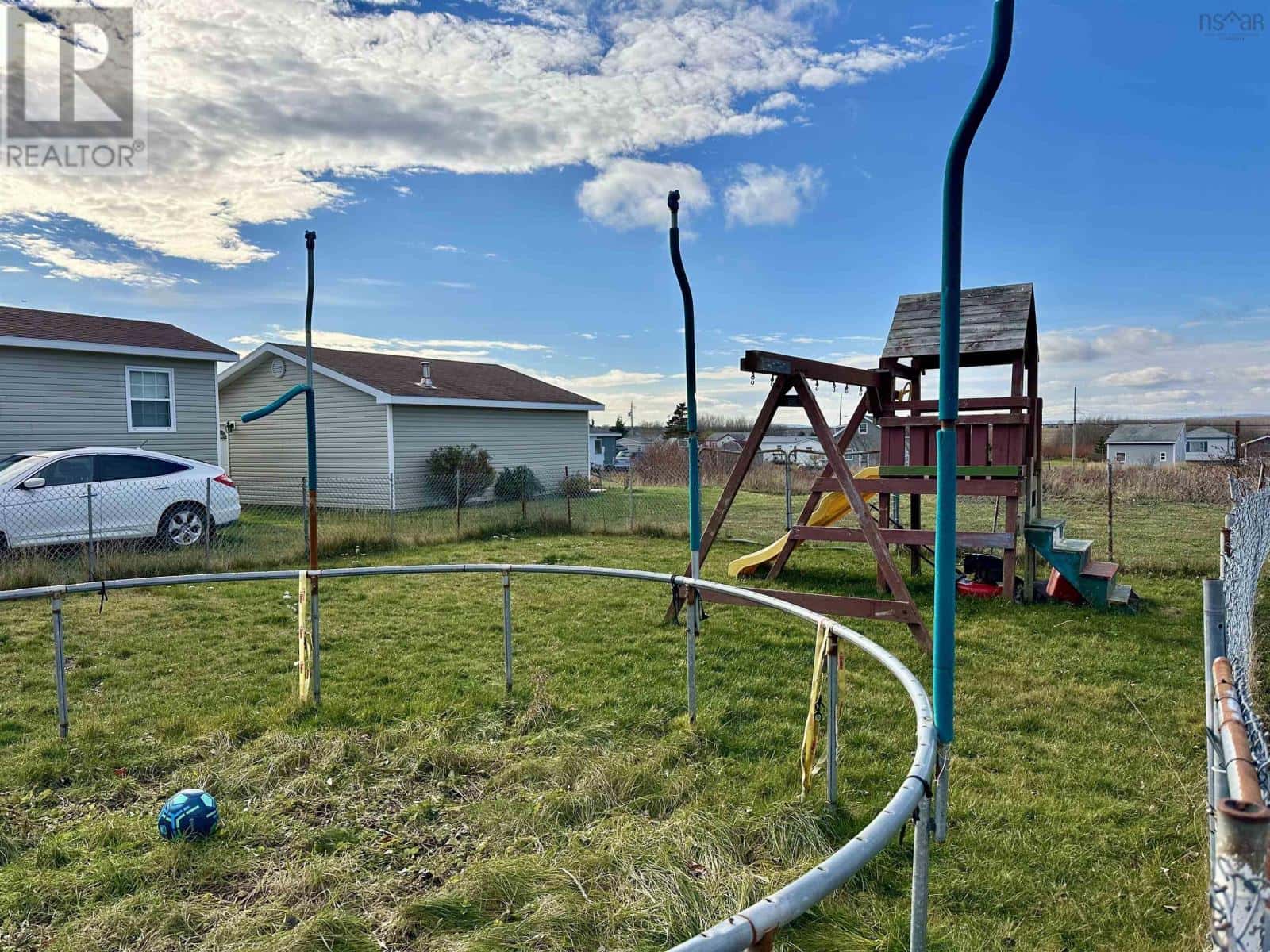 19 Peck Street — Sydney Mines, Nova Scotia - Photo 4 of 20