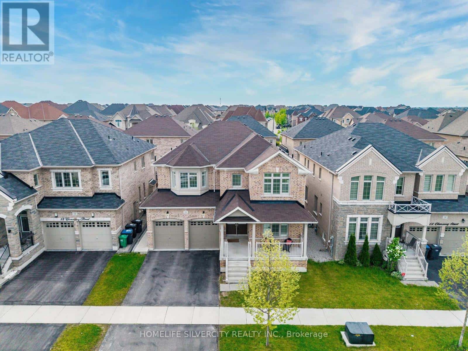 16 CLONCURRY STREET — Brampton (Toronto Gore Rural Estate), Ontario - Photo 2 of 50