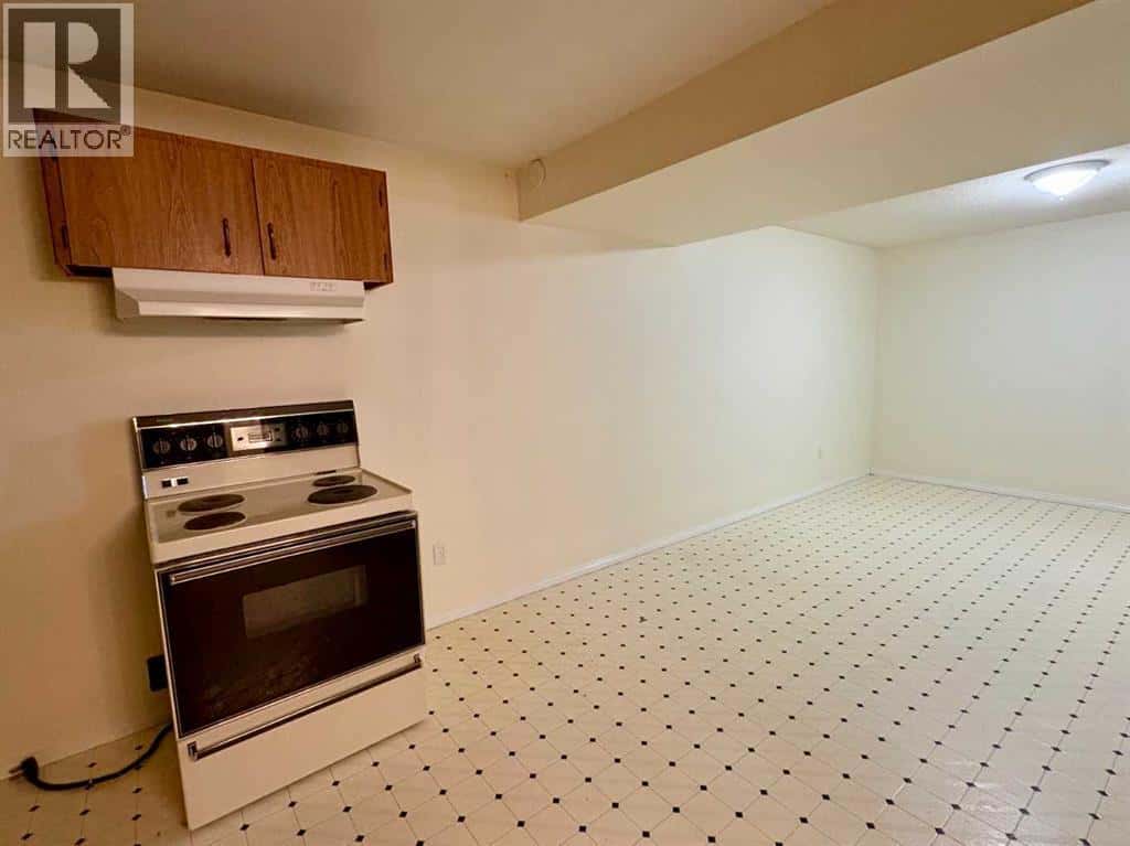 Innisfail — Innisfail - Photo 5 of 70