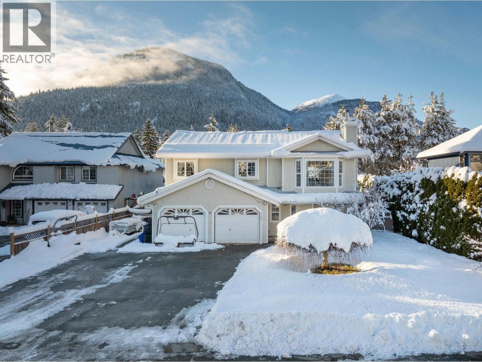 7391 LARCH STREET — Pemberton, British Columbia - Main photo