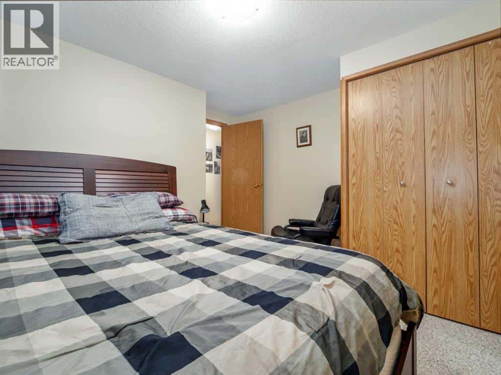 2909 30 Avenue S — Lethbridge, Alberta - Photo 5 of 34