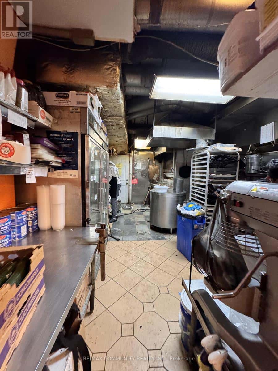 3035 BATHURST STREET — Toronto (Bedford Park-Nortown) - Photo 5 of 12