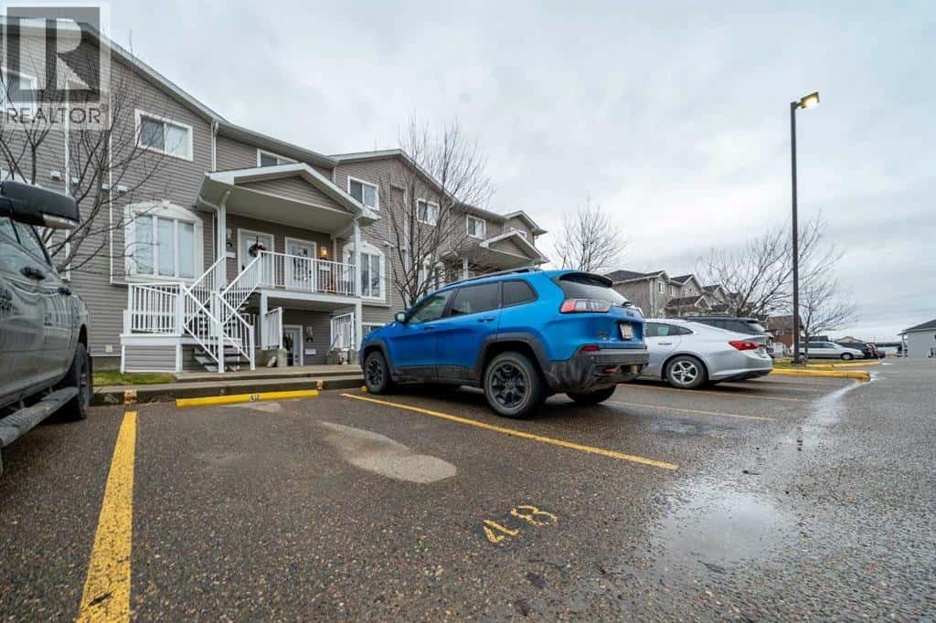 48 Somerset Lane SE — Medicine Hat - Photo 5 of 32