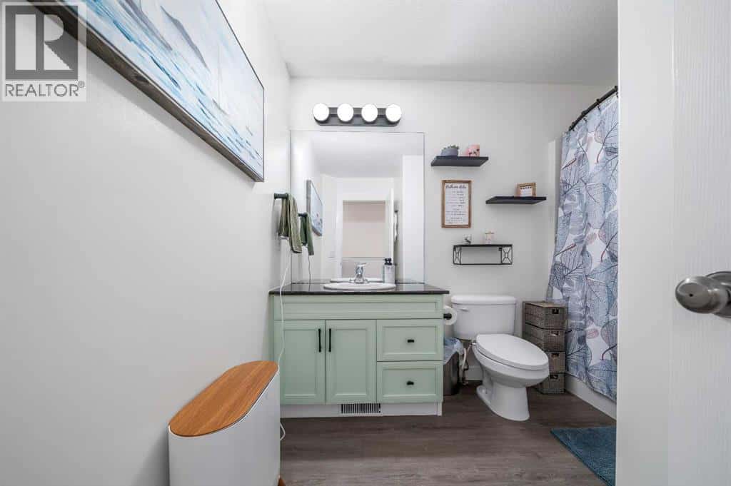 48 Somerset Lane SE — Medicine Hat - Photo 3 of 32