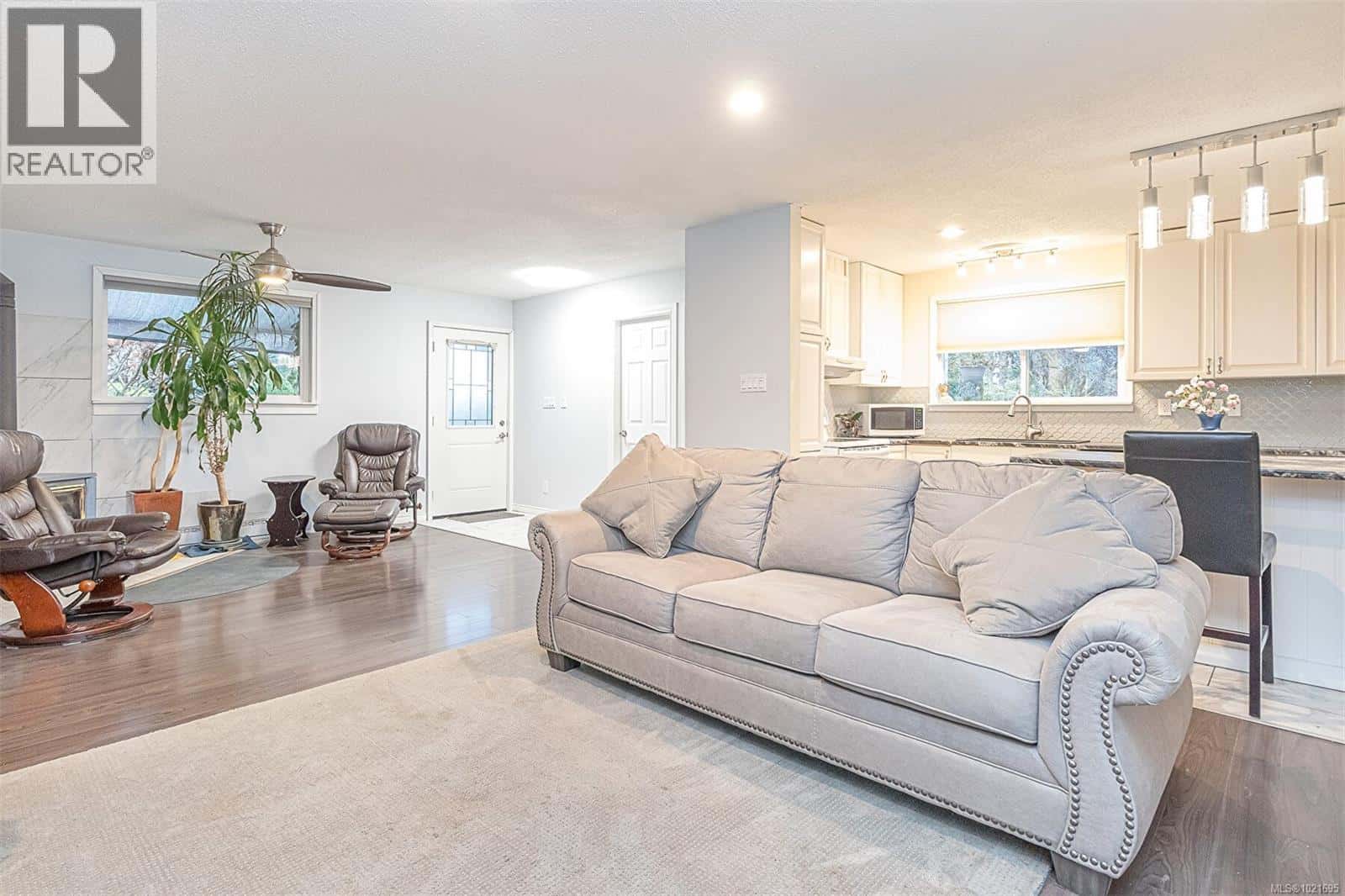 2118 Carmen Rd — Nanaimo, British Columbia - Photo 4 of 29