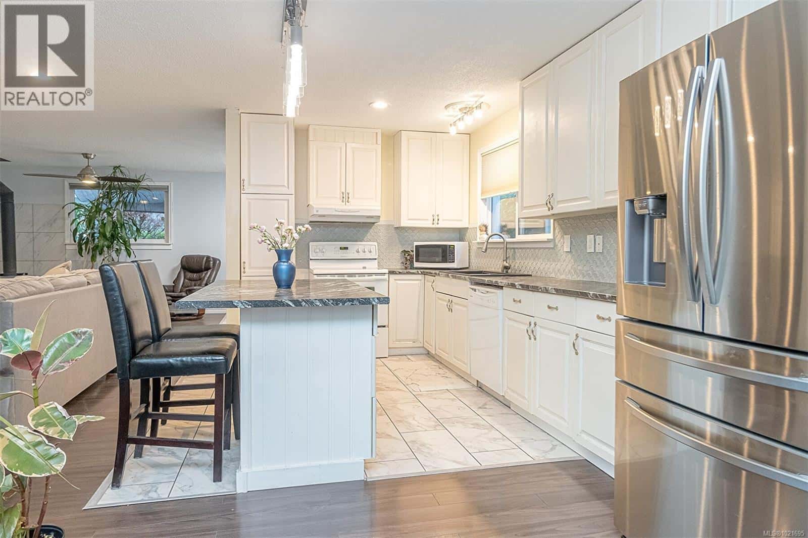 2118 Carmen Rd — Nanaimo, British Columbia - Photo 5 of 29