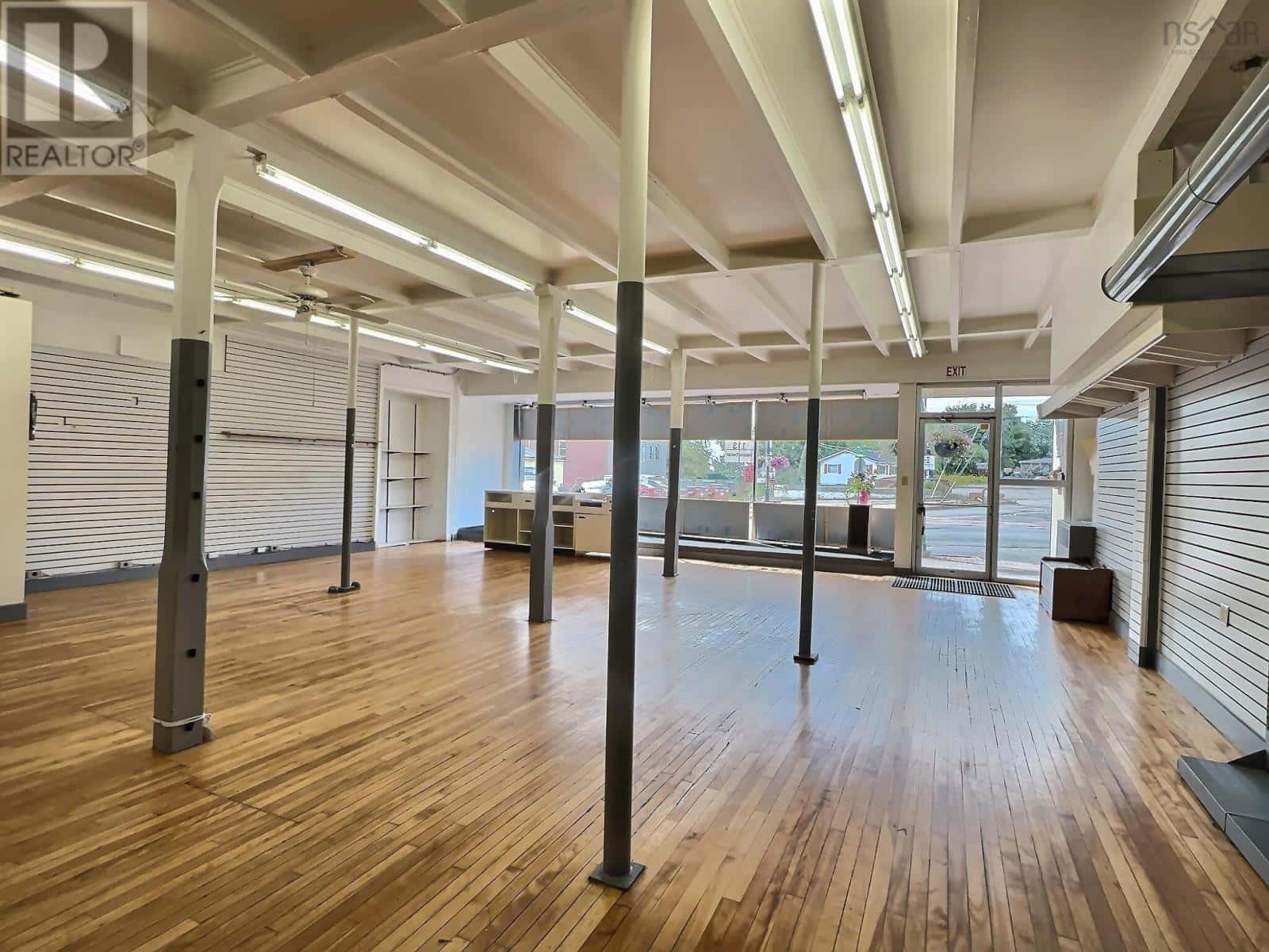 113 Victoria Street E — Amherst, Nova Scotia - Photo 3 of 20