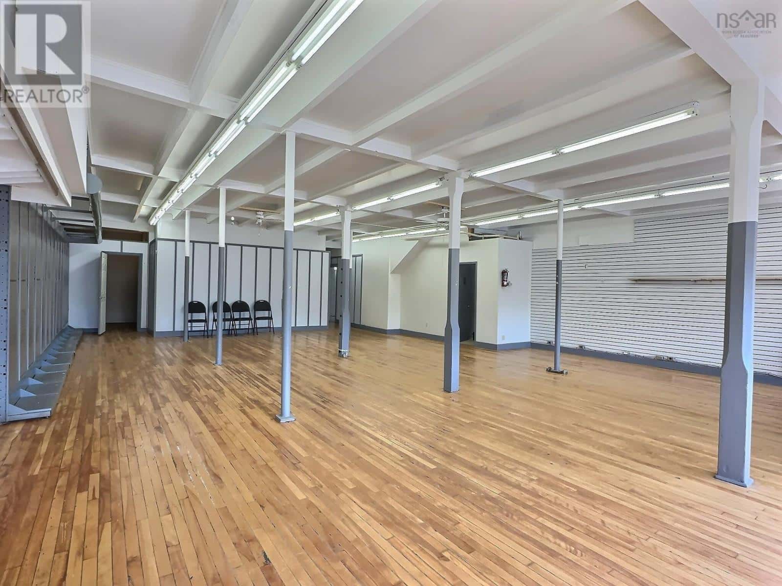 113 Victoria Street E — Amherst, Nova Scotia - Photo 4 of 20