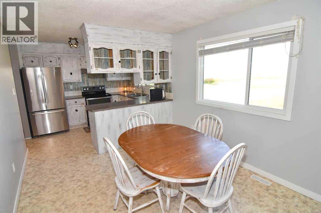 230054 Range Road 255 — Rural Wheatland County, Alberta - Photo 5 of 29