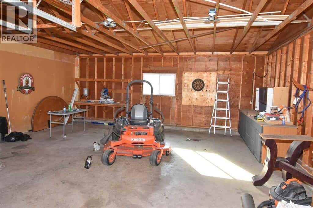 230054 Range Road 255 — Rural Wheatland County, Alberta - Photo 4 of 29