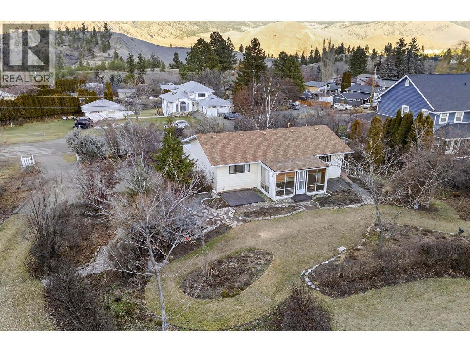 6105 Meadowland Crescent N — Kamloops, British Columbia - Photo 2 of 72