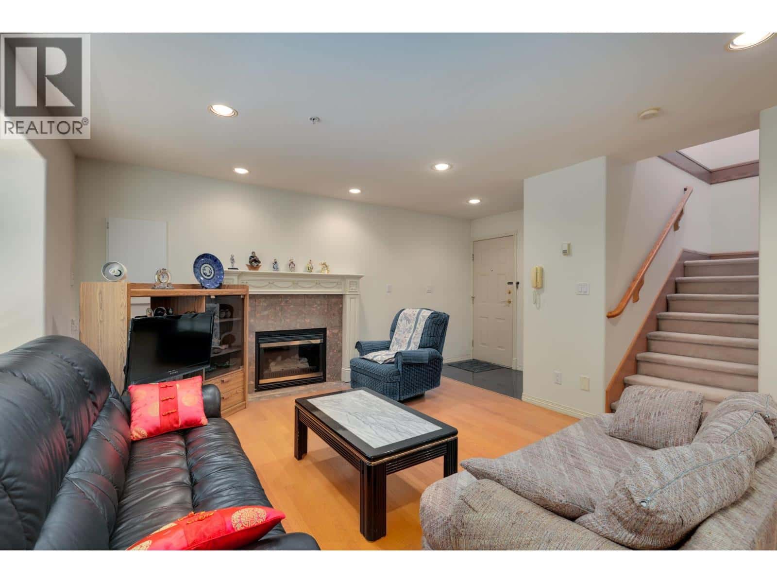 8369 SHAUGHNESSY STREET — Vancouver, British Columbia - Photo 3 of 26