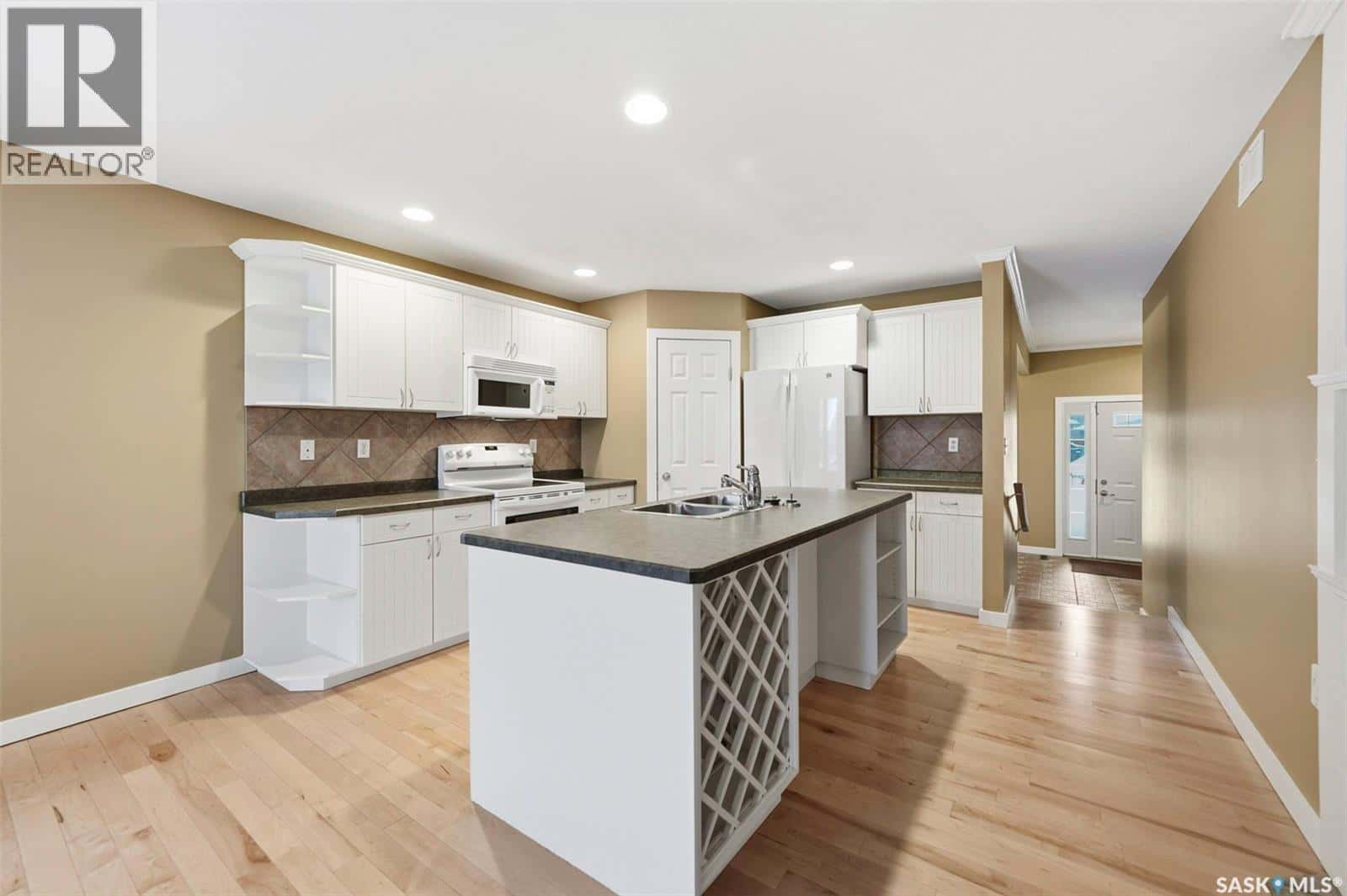 443 Blackburn TERRACE — Saskatoon, Saskatchewan - Photo 5 of 50