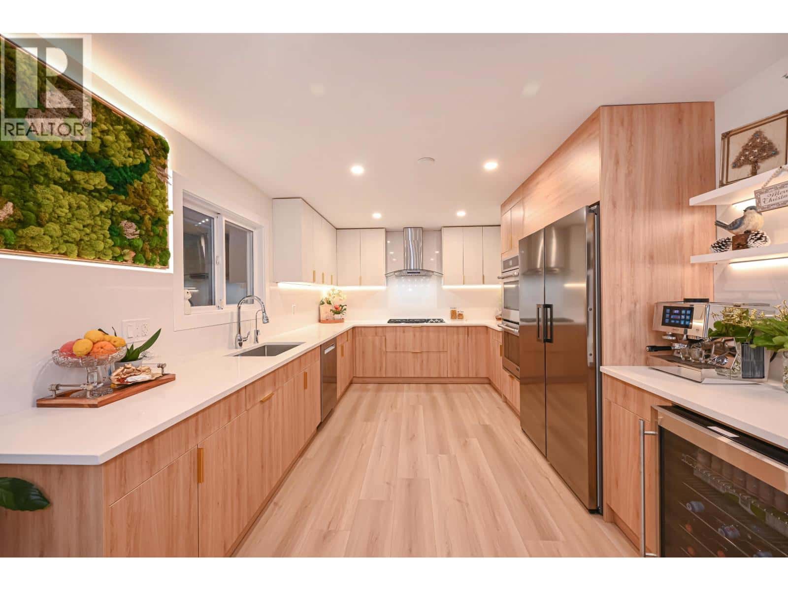 1409 WINDSOR CRESCENT — Delta, British Columbia - Photo 2 of 32