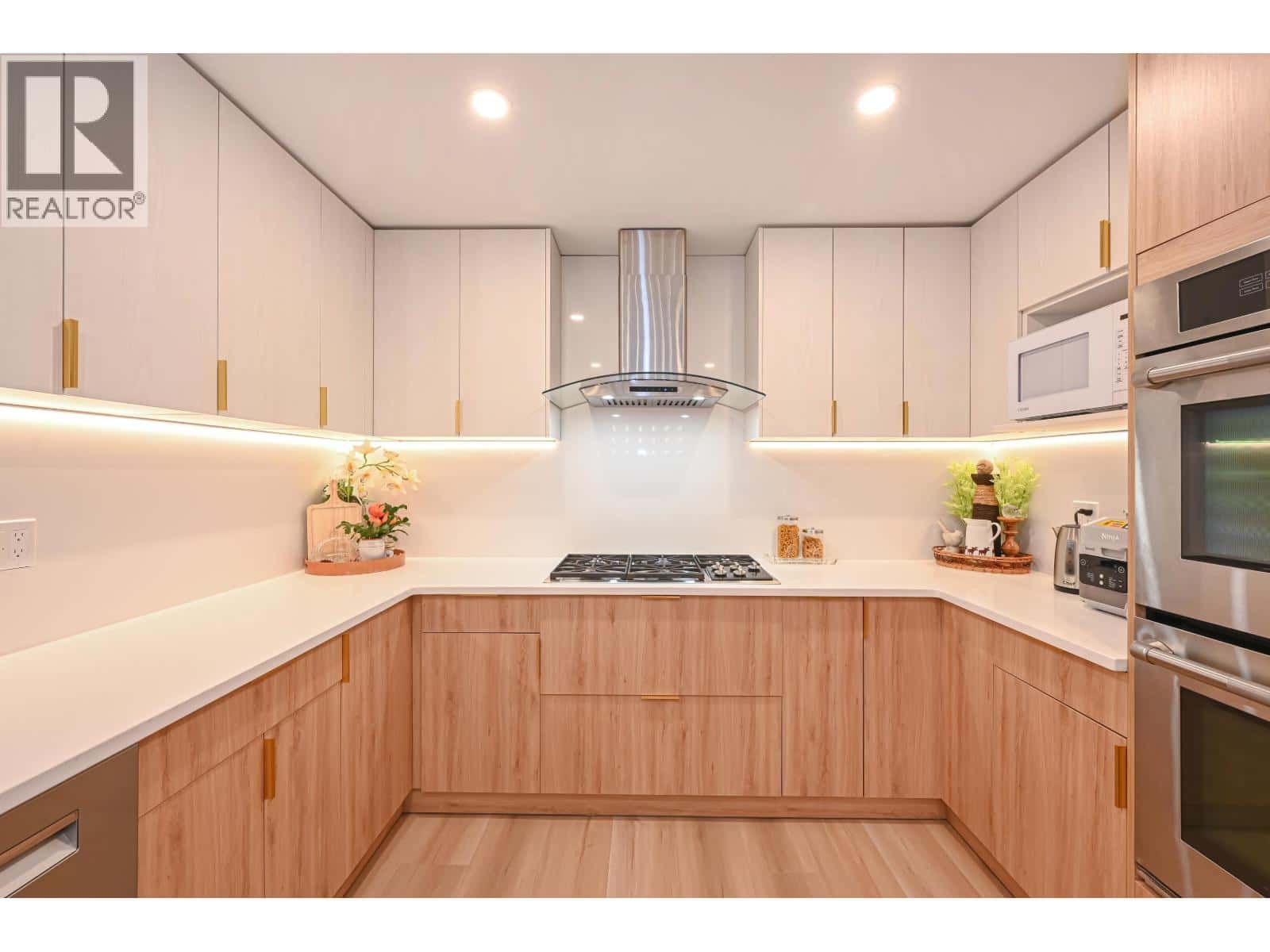 1409 WINDSOR CRESCENT — Delta, British Columbia - Photo 3 of 32