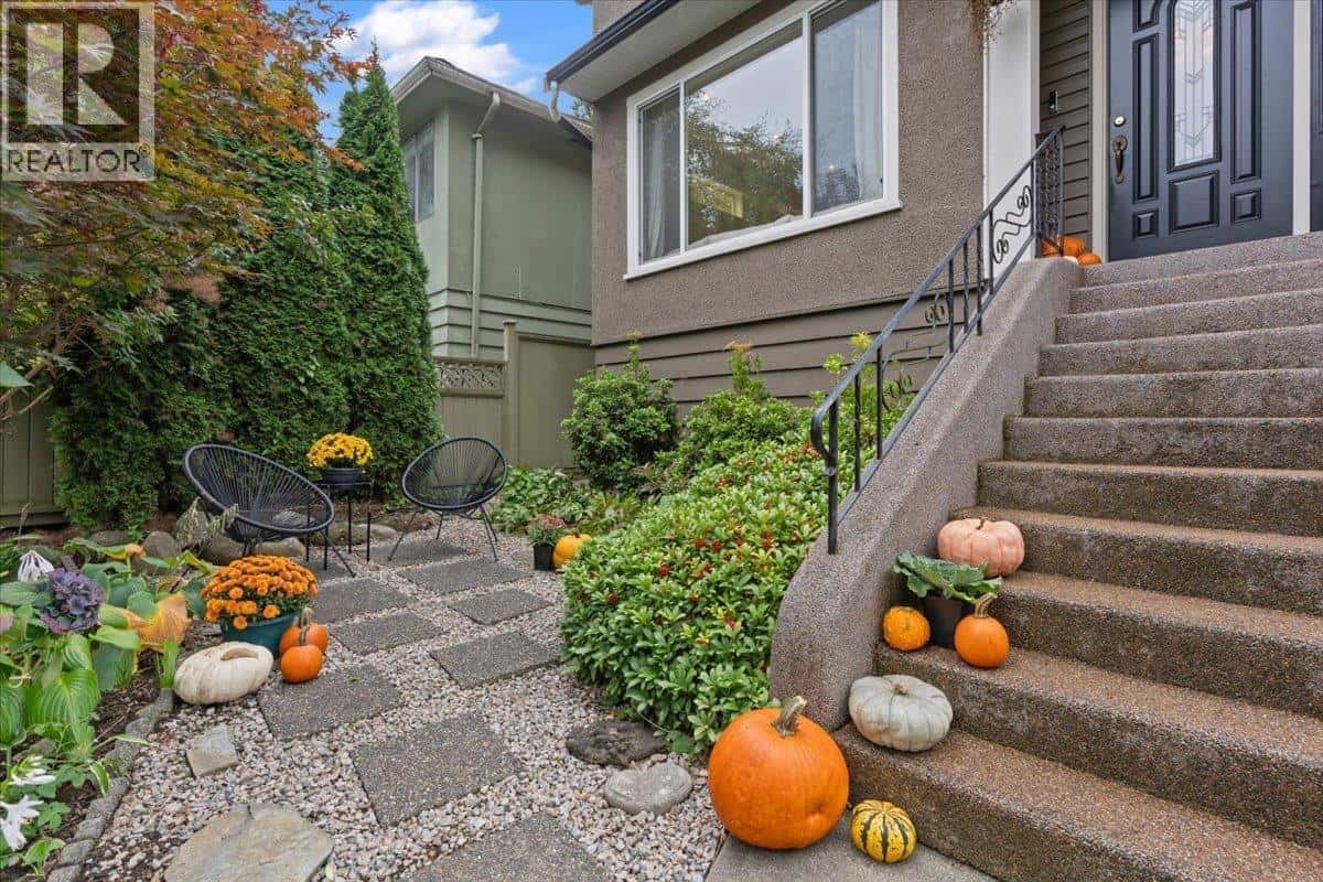 4833 LANARK STREET — Vancouver, British Columbia - Photo 4 of 39