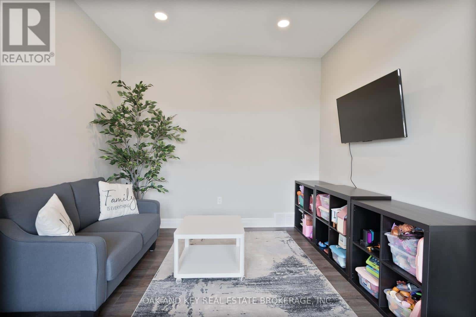 25 HARDY COURT — Lucan Biddulph (Lucan), Ontario - Photo 4 of 46