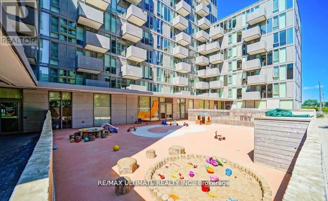 720 - 38 MONTE KWINTER COURT — Toronto (Clanton Park), Ontario - Photo 3 of 64