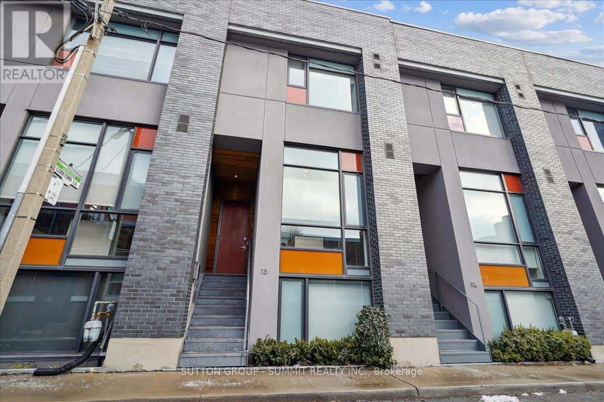 13 GILEAD PLACE — Toronto (Moss Park), Ontario - Photo 2 of 32